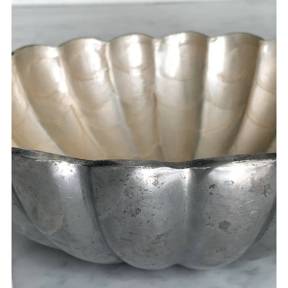 JULIA KNIGHT Peony 8.5” Round Bowl Buttercream Mother of Pearl Scalloped VGUC